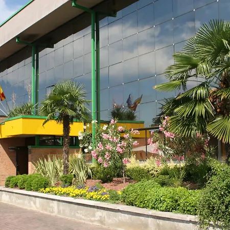 מלון Orzihotel 3*
