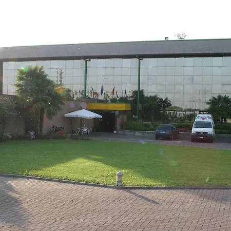 מלון Orzihotel 3*