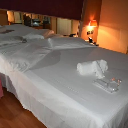 Hotell Orzihotel 3*